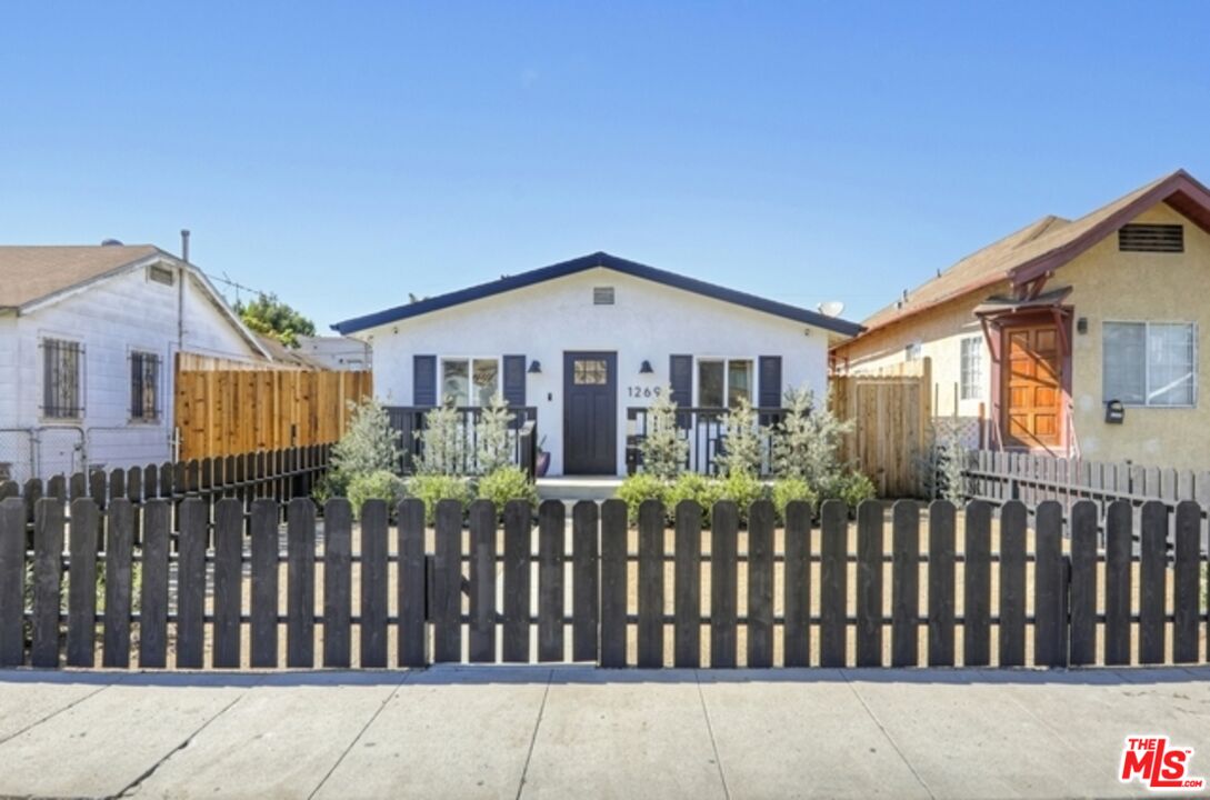 1269 1/2 South Muirfield Road Los Angeles, CA 90019 - Photo 3 of 13