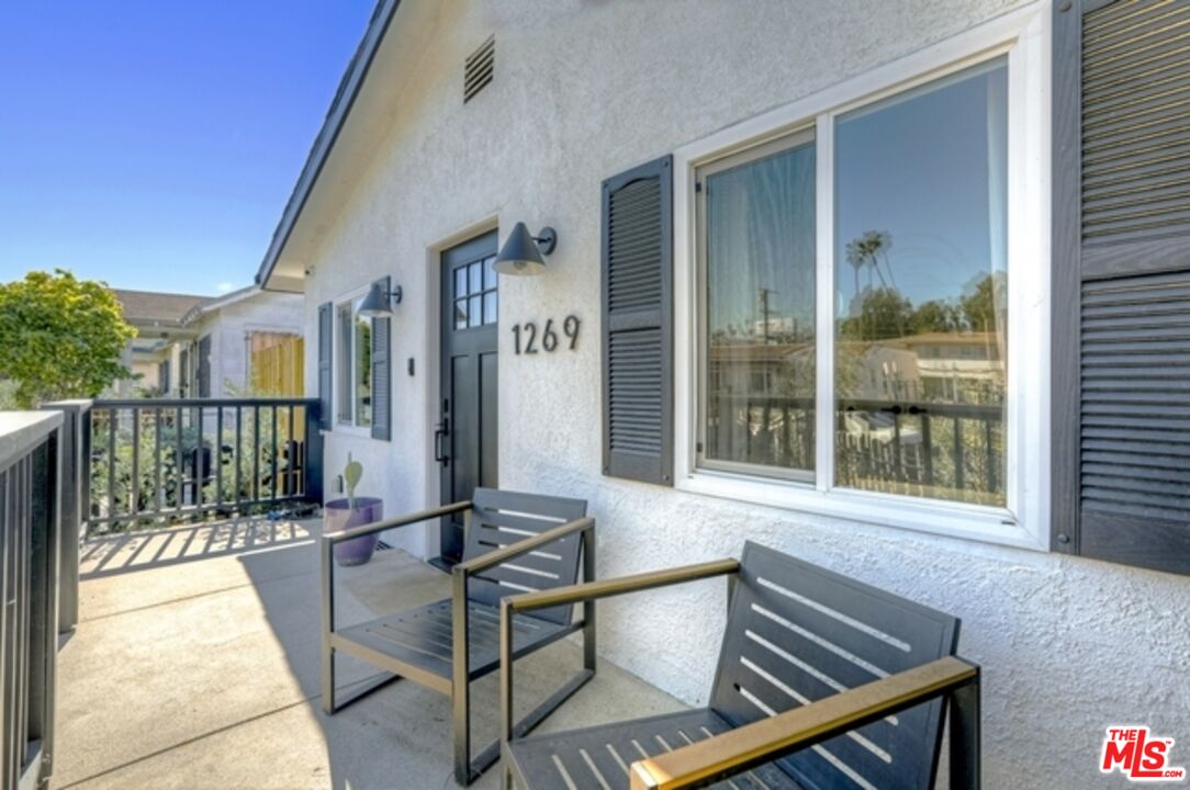 1269 1/2 South Muirfield Road Los Angeles, CA 90019 - Photo 4 of 13