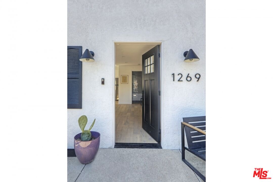 1269 1/2 South Muirfield Road Los Angeles, CA 90019 - Photo 5 of 13
