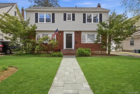 $1,675,000 | 8 Bayberry Avenue, Garden City, NY 11530