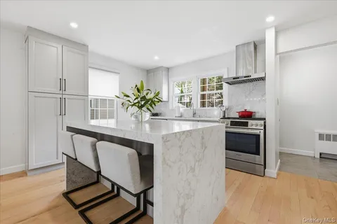 $1,675,000 | 8 Bayberry Avenue, Garden City, NY 11530