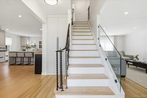 $1,675,000 | 8 Bayberry Avenue, Garden City, NY 11530