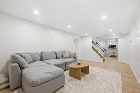 $1,675,000 | 8 Bayberry Avenue, Garden City, NY 11530