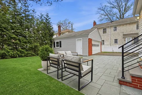 $1,675,000 | 8 Bayberry Avenue, Garden City, NY 11530