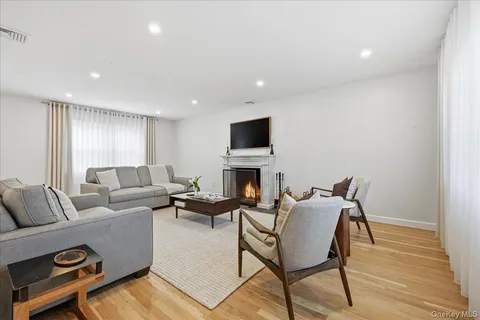 $1,675,000 | 8 Bayberry Avenue, Garden City, NY 11530