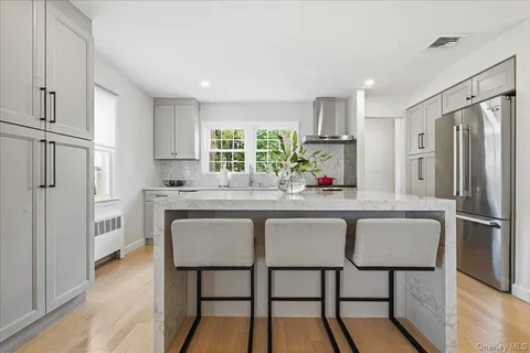 $1,675,000 | 8 Bayberry Avenue, Garden City, NY 11530