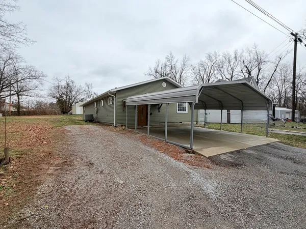 $127,000 | 858 Benton Street, Eldorado, IL 62930