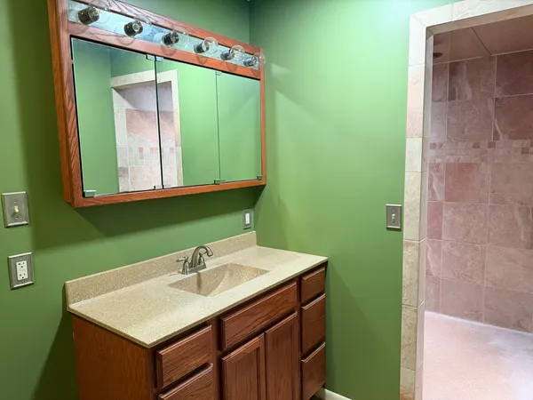 $127,000 | 858 Benton Street, Eldorado, IL 62930