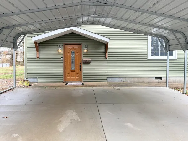 $127,000 | 858 Benton Street, Eldorado, IL 62930