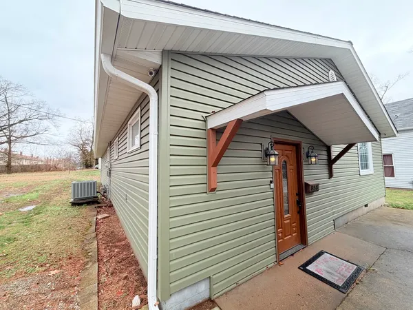 $127,000 | 858 Benton Street, Eldorado, IL 62930