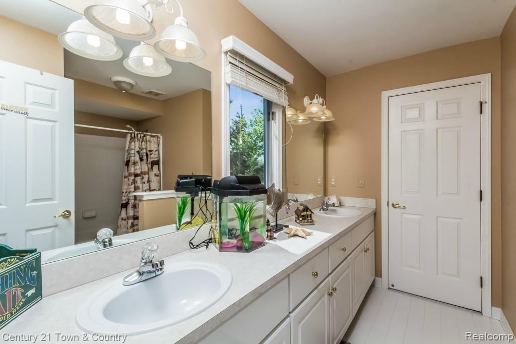 320 Wyngate Drive Rochester, MI 48307 - Photo 33 of 47 036-Bathroom-1722789-large.jpg