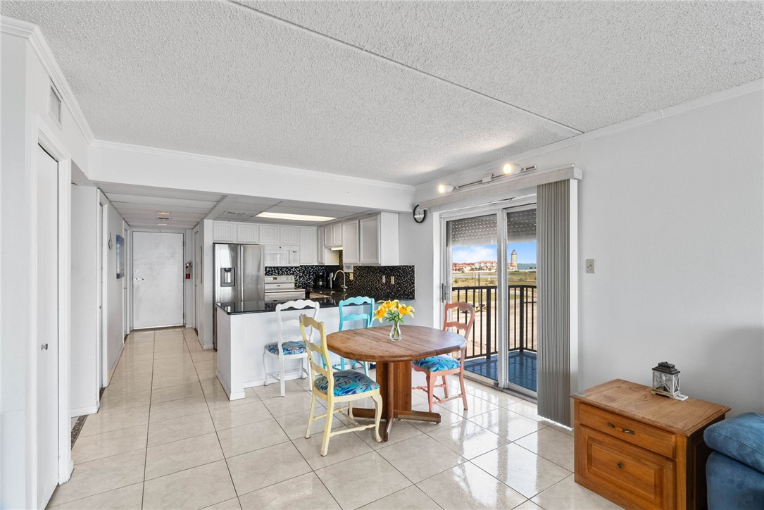 202 Reef Avenue, Unit 407 Corpus Christi, TX 78402 - Photo 6 of 32