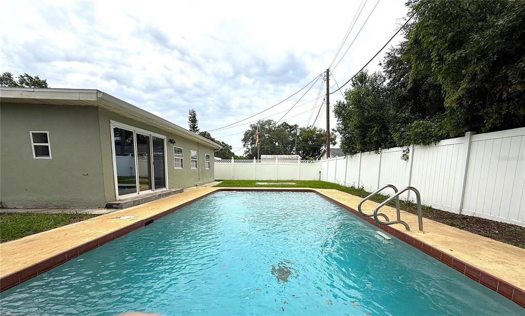 2924 Conway Gardens Road Orlando, FL 32806 - Photo 32 of 36 a view of a backyard with swimming pool