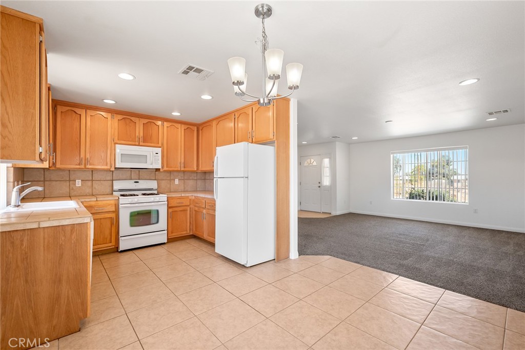 58285 Caliente Street Yucca Valley, CA 92284 - Photo 8 of 28