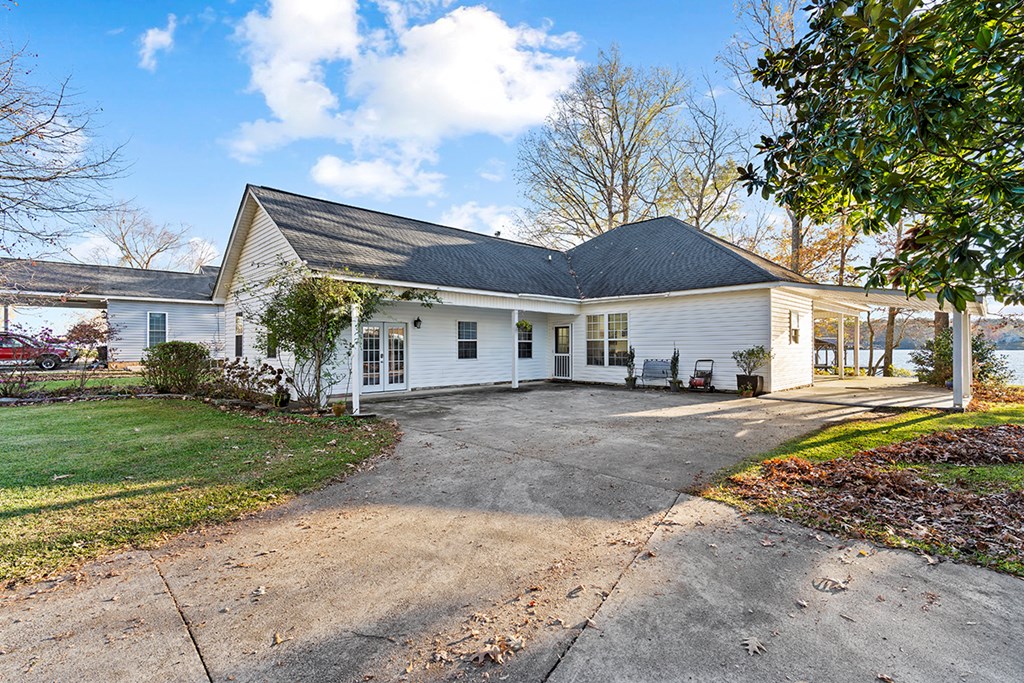 986 Ridgewood Harbor Road Waterloo, SC 29384 - Photo 36 of 43 a view of a house with a yard