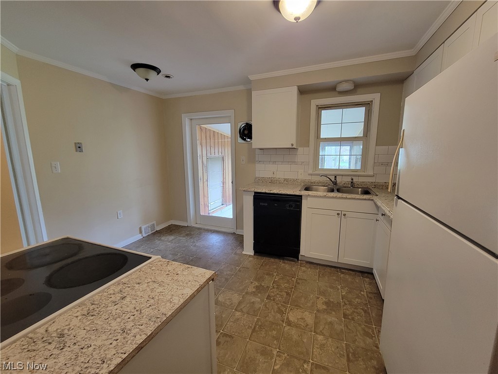 1639 Overbrook Road Cleveland, OH 44124 - Photo 12 of 25