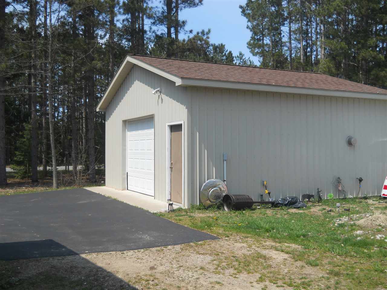 2641 North Reynolds Road Interlochen, MI 49643 - Photo 40 of 48 1815931-39.JPG