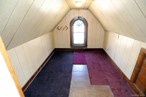 a view of entryway with a front door