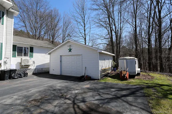 a view of a house with backyard