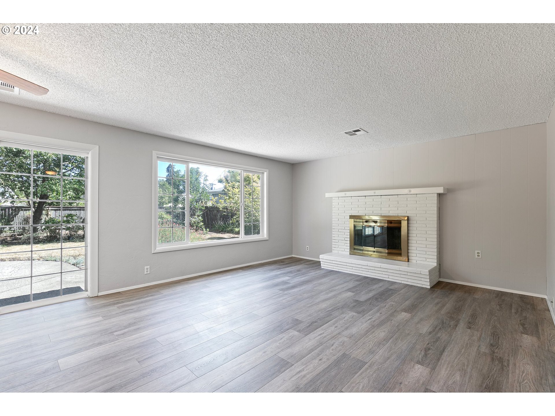 2697 Villa Way Springfield, OR 97477 - Photo 6 of 34 a view of an empty room with wooden floor and a window