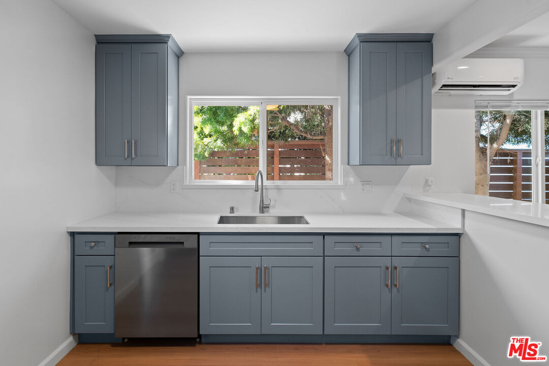 1408 17th Street Manhattan Beach, CA 90266 - Photo 11 of 26