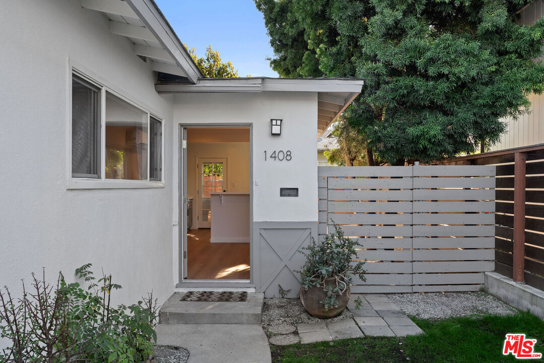 1408 17th Street Manhattan Beach, CA 90266 - Photo 5 of 26