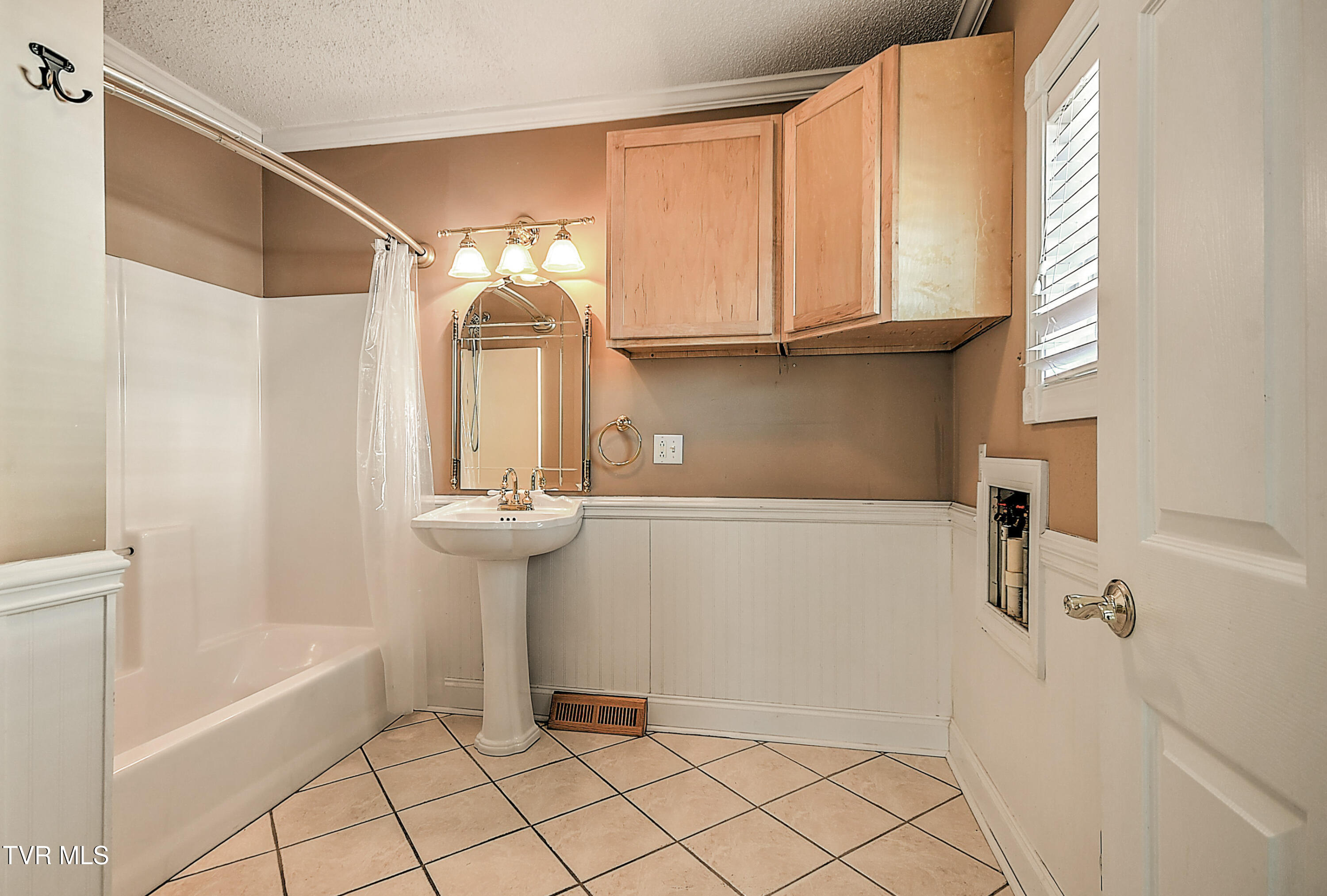 429 Love Street Erwin, TN 37650 - Photo 16 of 37 429 Love St KR-24