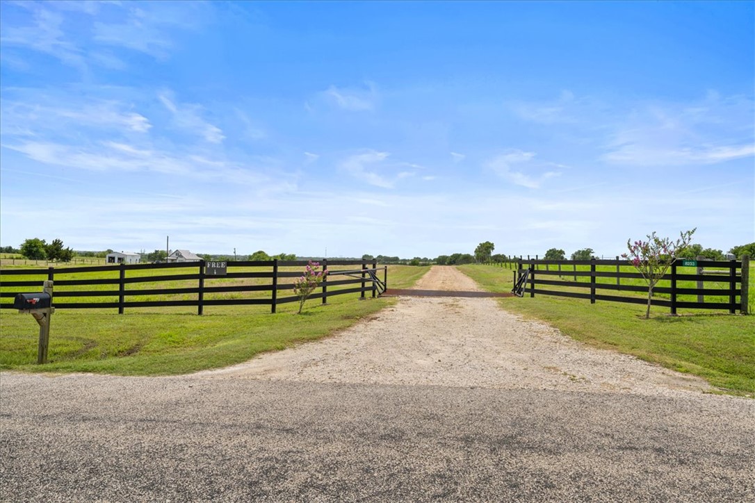 8233 Quebe Road Brenham, TX 77833 - Photo 7 of 35