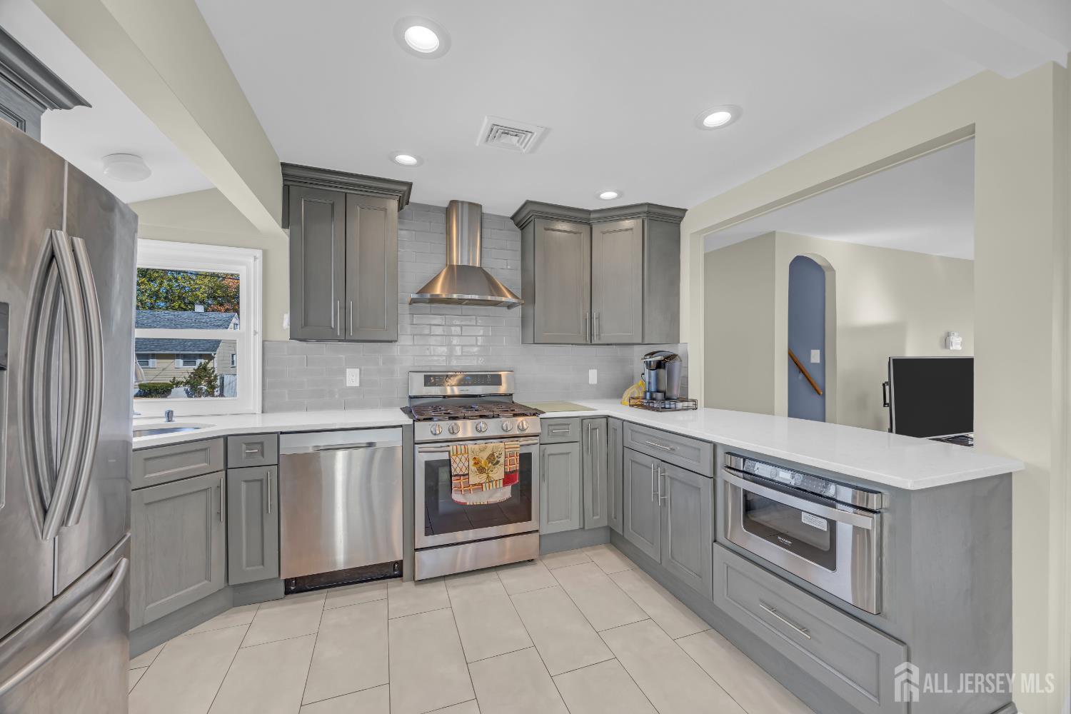 10 Benedict Way Iselin, NJ 08830 - Photo 11 of 39