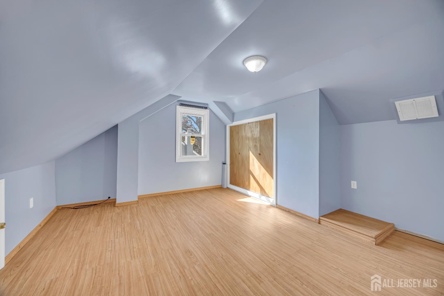 10 Benedict Way Iselin, NJ 08830 - Photo 25 of 39