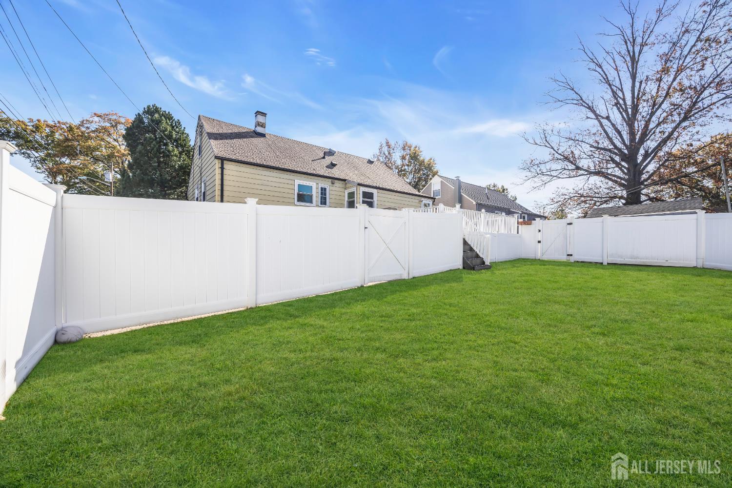 10 Benedict Way Iselin, NJ 08830 - Photo 35 of 39