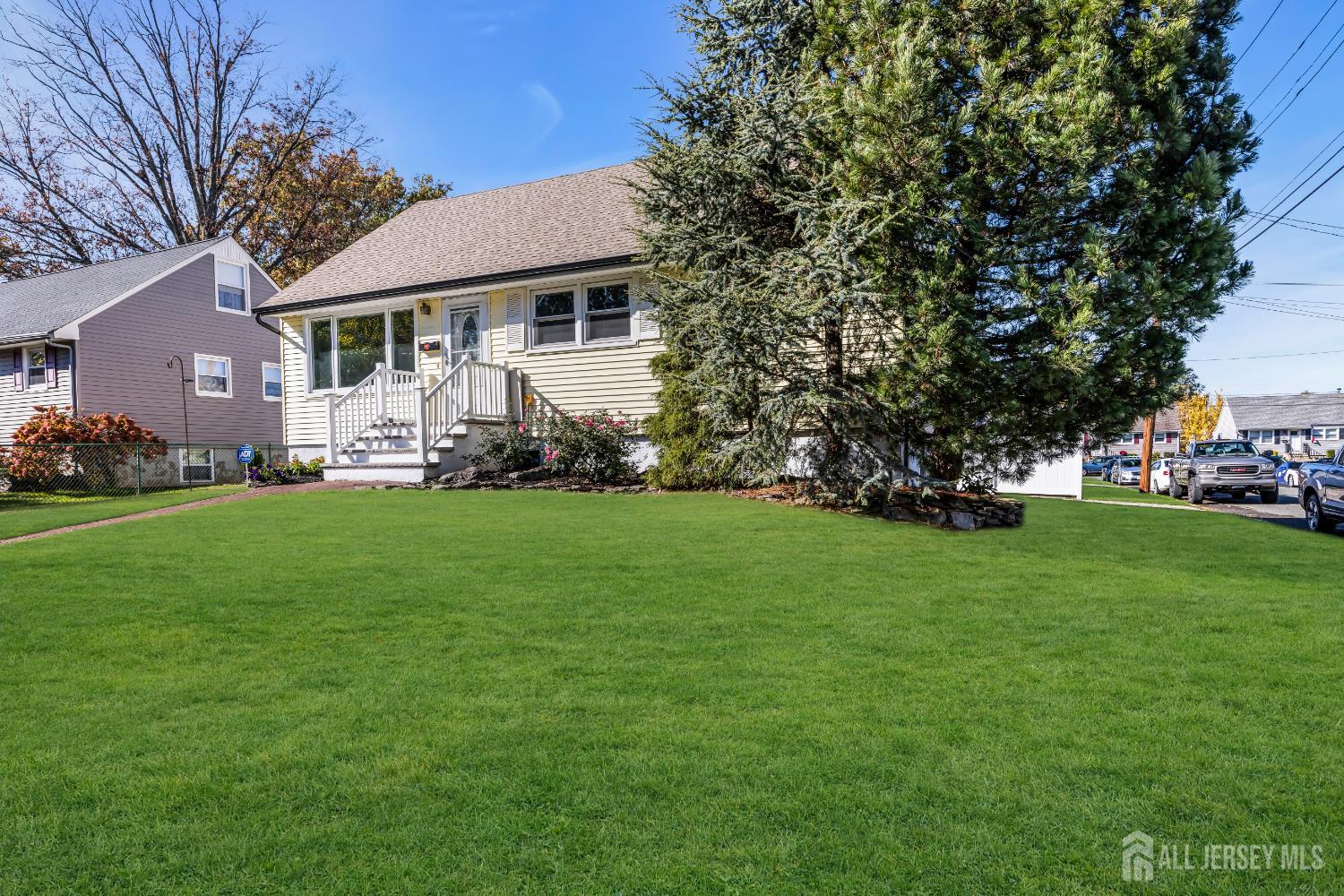 10 Benedict Way Iselin, NJ 08830 - Photo 4 of 39