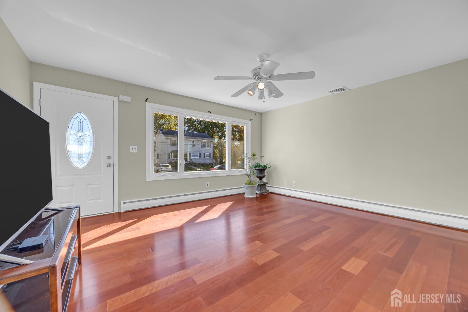 10 Benedict Way Iselin, NJ 08830 - Photo 5 of 39