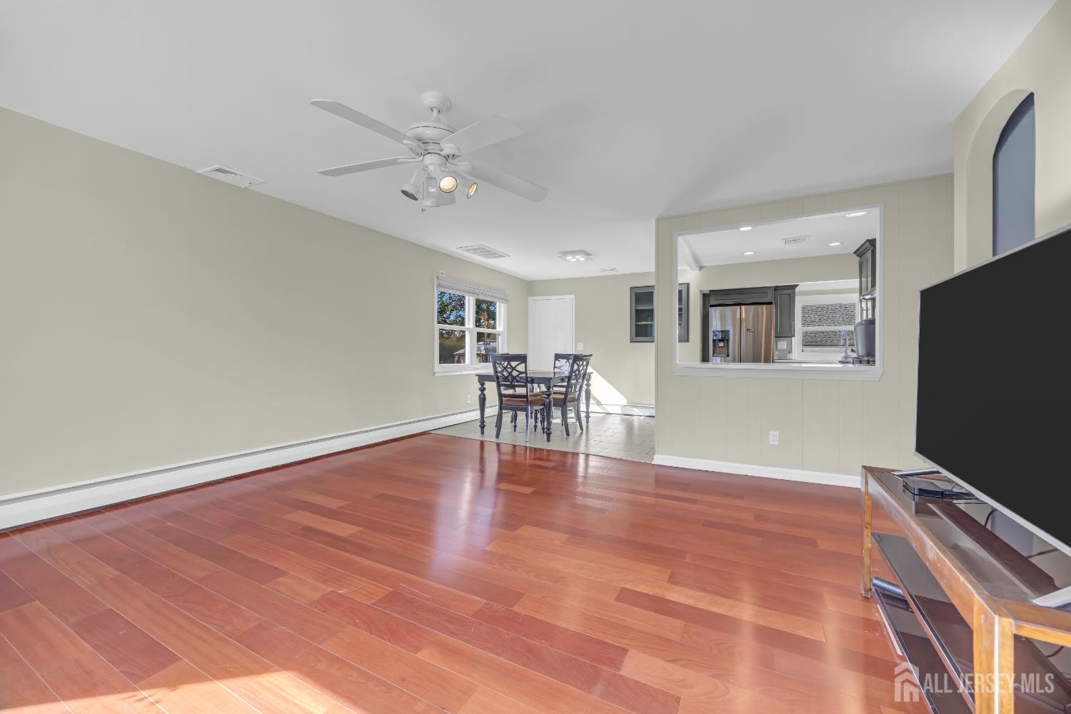10 Benedict Way Iselin, NJ 08830 - Photo 6 of 39
