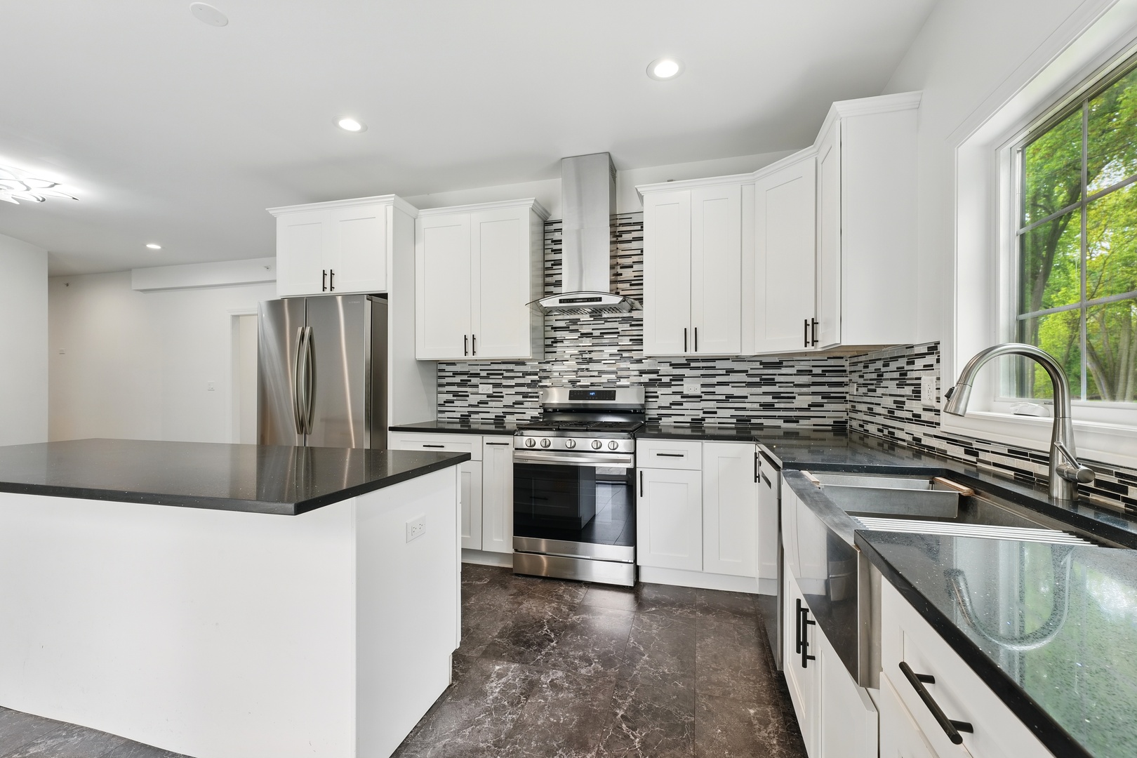 3026 Jackson Drive Wheeling, IL 60090 - Photo 7 of 25