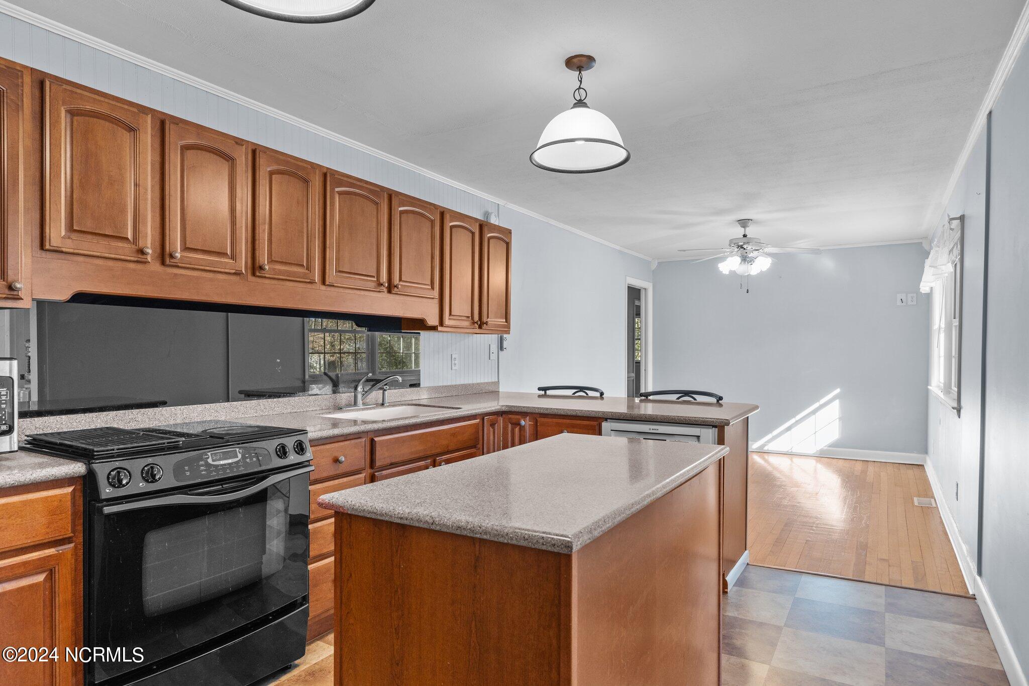 3713 Country Club Road Morehead City, NC 28557 - Photo 8 of 35 Kitchen