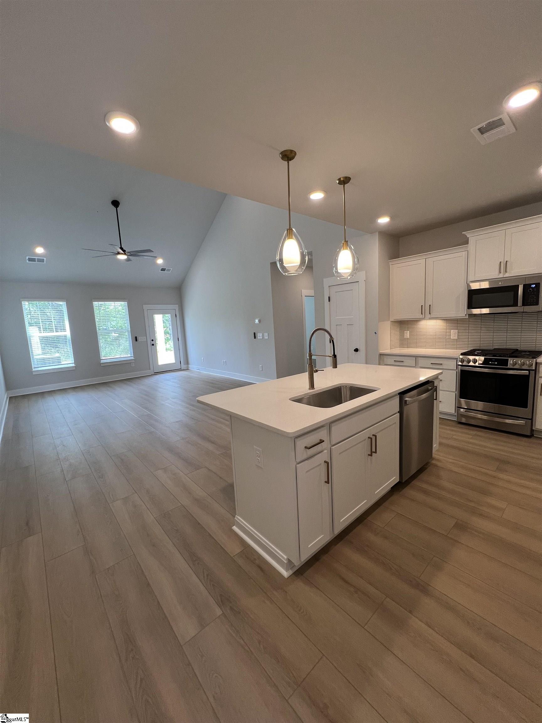 418 Crestcreek Drive Anderson, SC 29621 - Photo 4 of 24