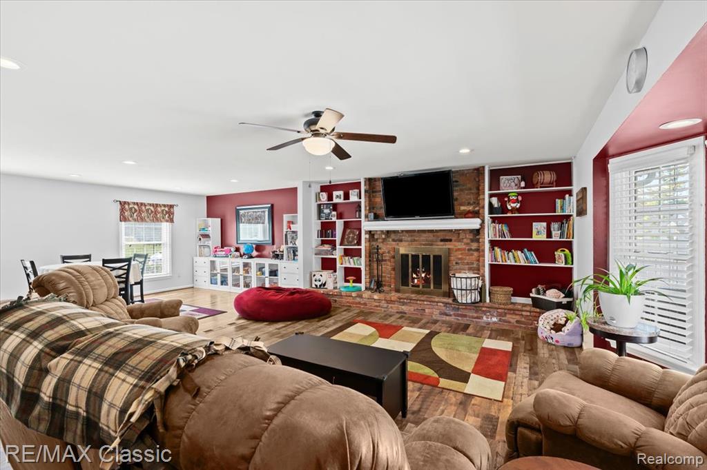 4815 Ravinewood Drive Commerce Township, MI 48382 - Photo 16 of 52