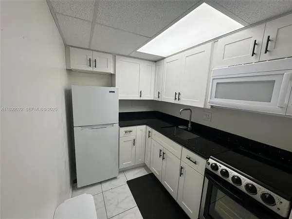 $1,900 | 1731 Southeast 15th Street, Unit 603, Fort Lauderdale, FL 33316