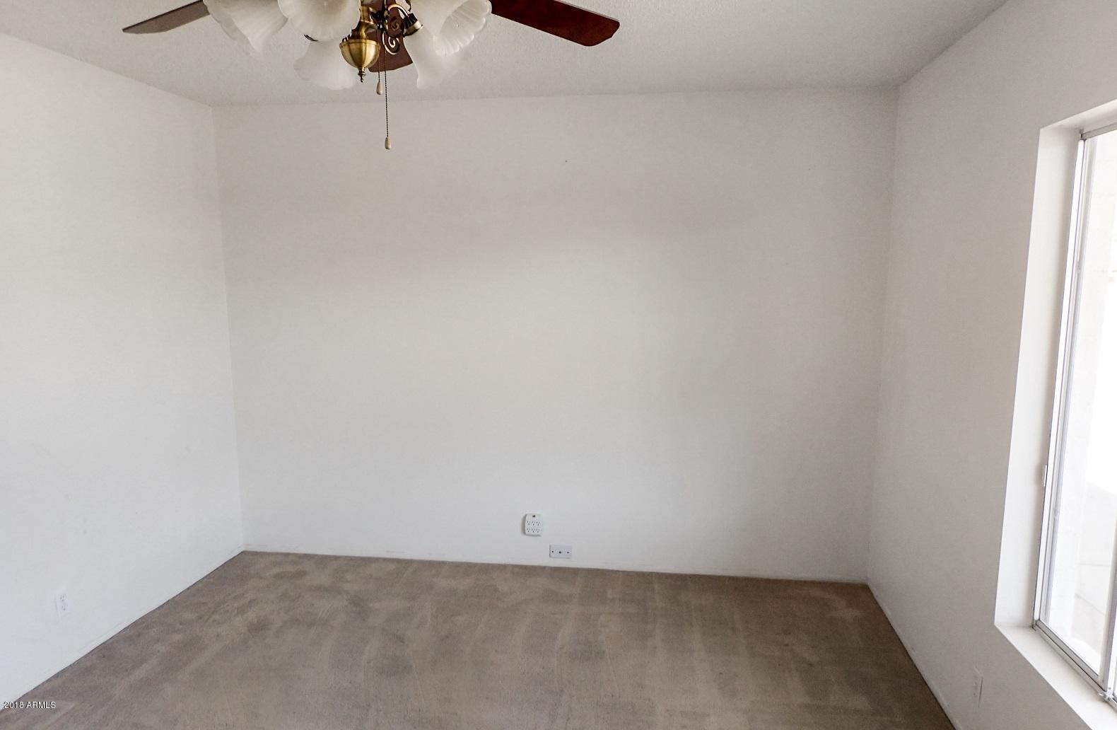 407 Essex Road Kearny, AZ 85137 - Photo 3 of 17 Living Room