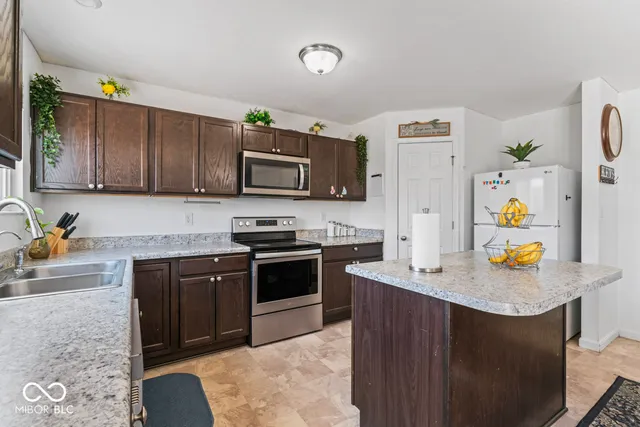 $348,000 | 2335 Trefoil Drive, Plainfield, IN 46168