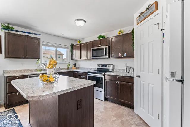 $348,000 | 2335 Trefoil Drive, Plainfield, IN 46168