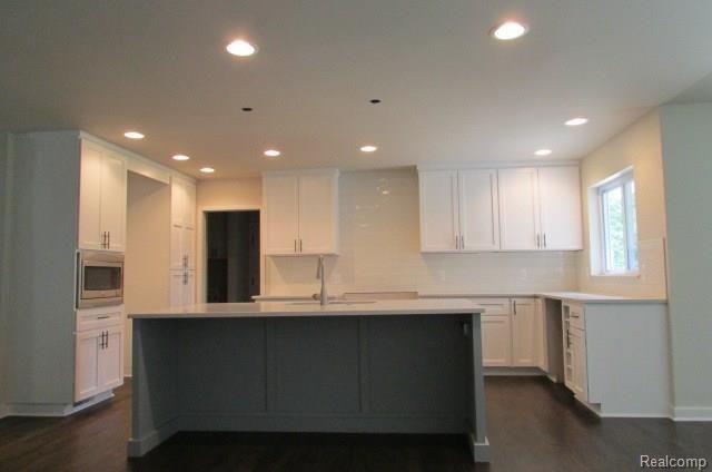 706 South Renaud Road Grosse Pointe, MI 48236 - Photo 3 of 29 IMG_0010.JPG