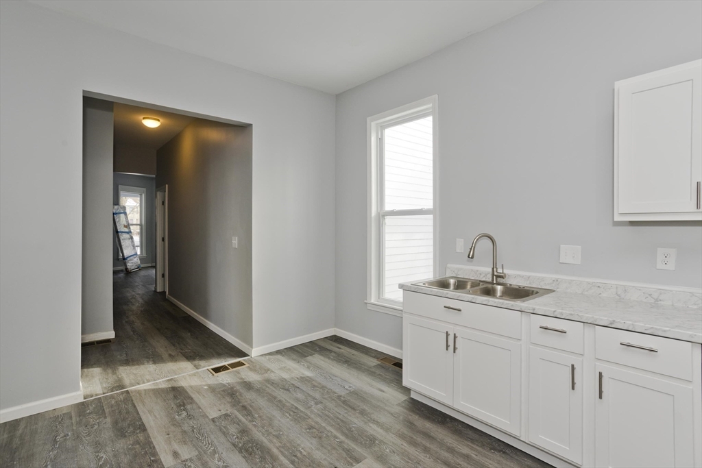 64 Thompson Street Springfield, MA 01109 - Photo 16 of 30