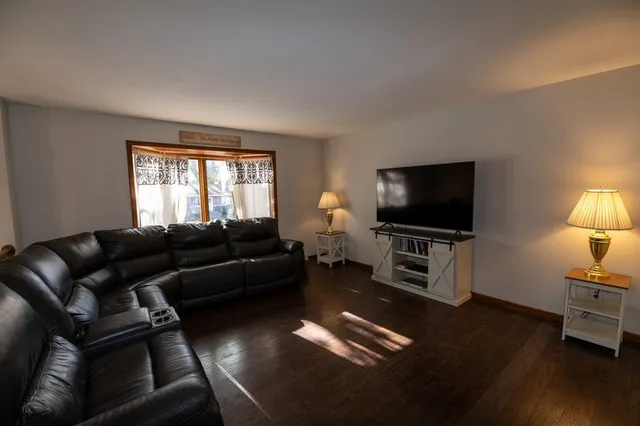 $374,900 | 1952 Garland Avenue, Waukesha, WI 53188