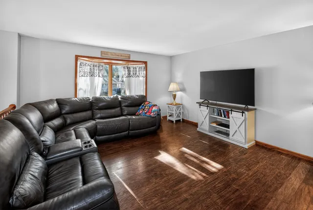 $374,900 | 1952 Garland Avenue, Waukesha, WI 53188