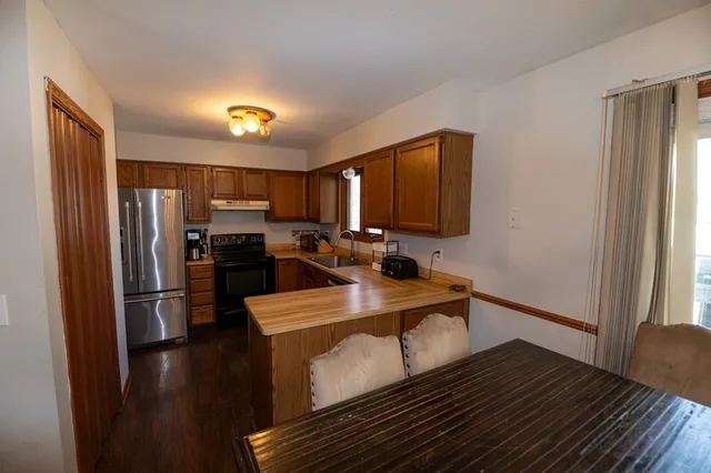 $374,900 | 1952 Garland Avenue, Waukesha, WI 53188