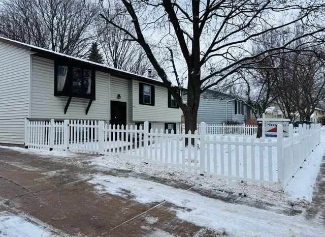 $374,900 | 1952 Garland Avenue, Waukesha, WI 53188