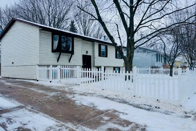 $349,900 | 1952 Garland Avenue, Waukesha, WI 53188