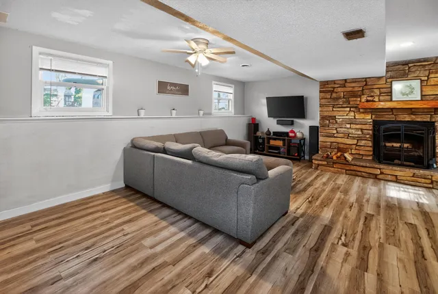 $374,900 | 1952 Garland Avenue, Waukesha, WI 53188